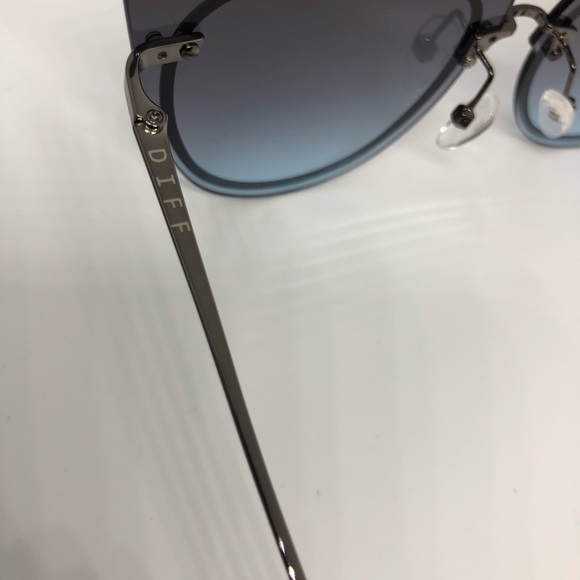 Demi Lovato x Diff Eyewear gunmetal grey blue lens - Picture 4 of 5